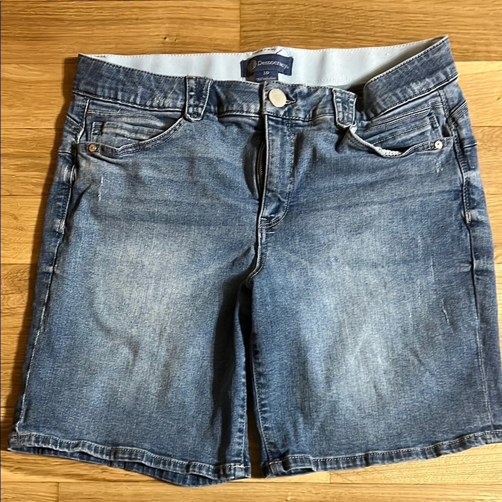 Democracy Blue Jean Shorts Mid-Thigh Casual